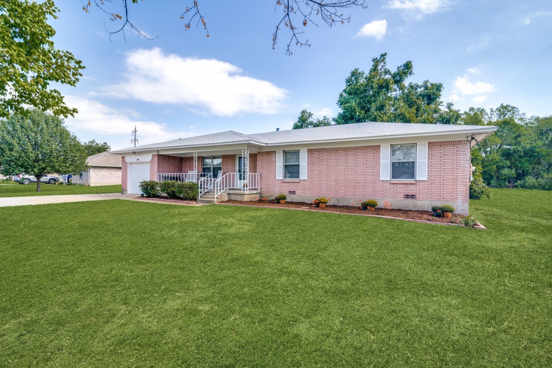 908 N Houston Street Royse City TX 75189