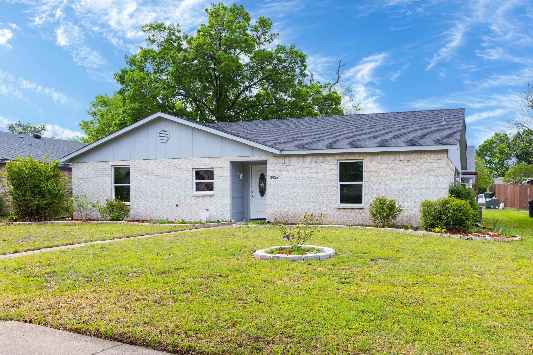 2822 Chariot Lane Garland TX 75044