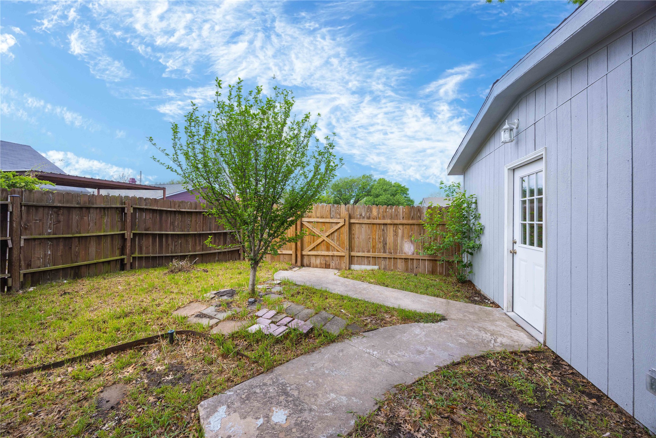 2822 Chariot Lane Garland TX 75044