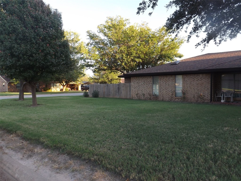 1025 NW 5th Street Hamlin TX 79520