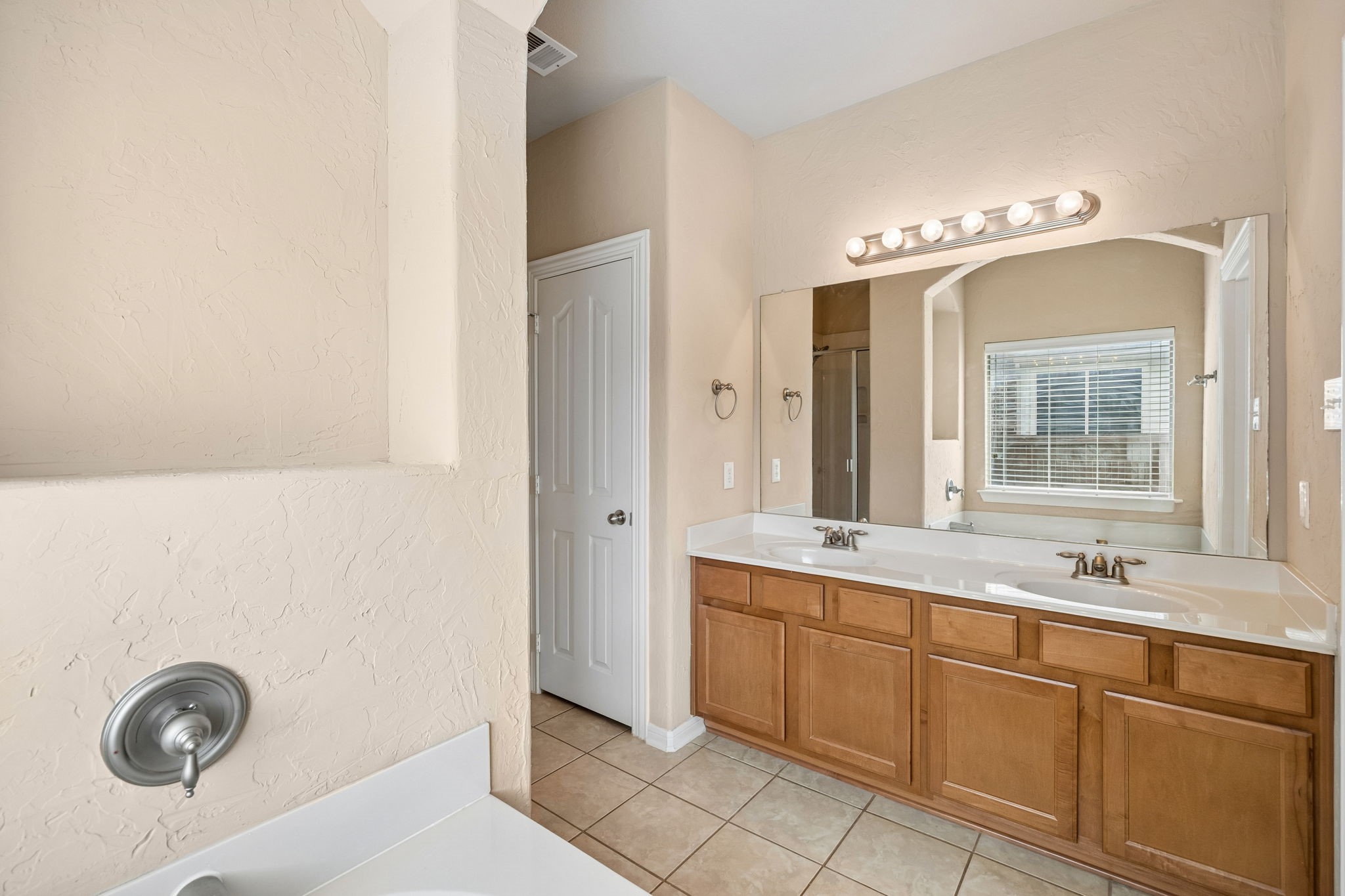 4712 Kestrel Street Grand Prairie TX 75052
