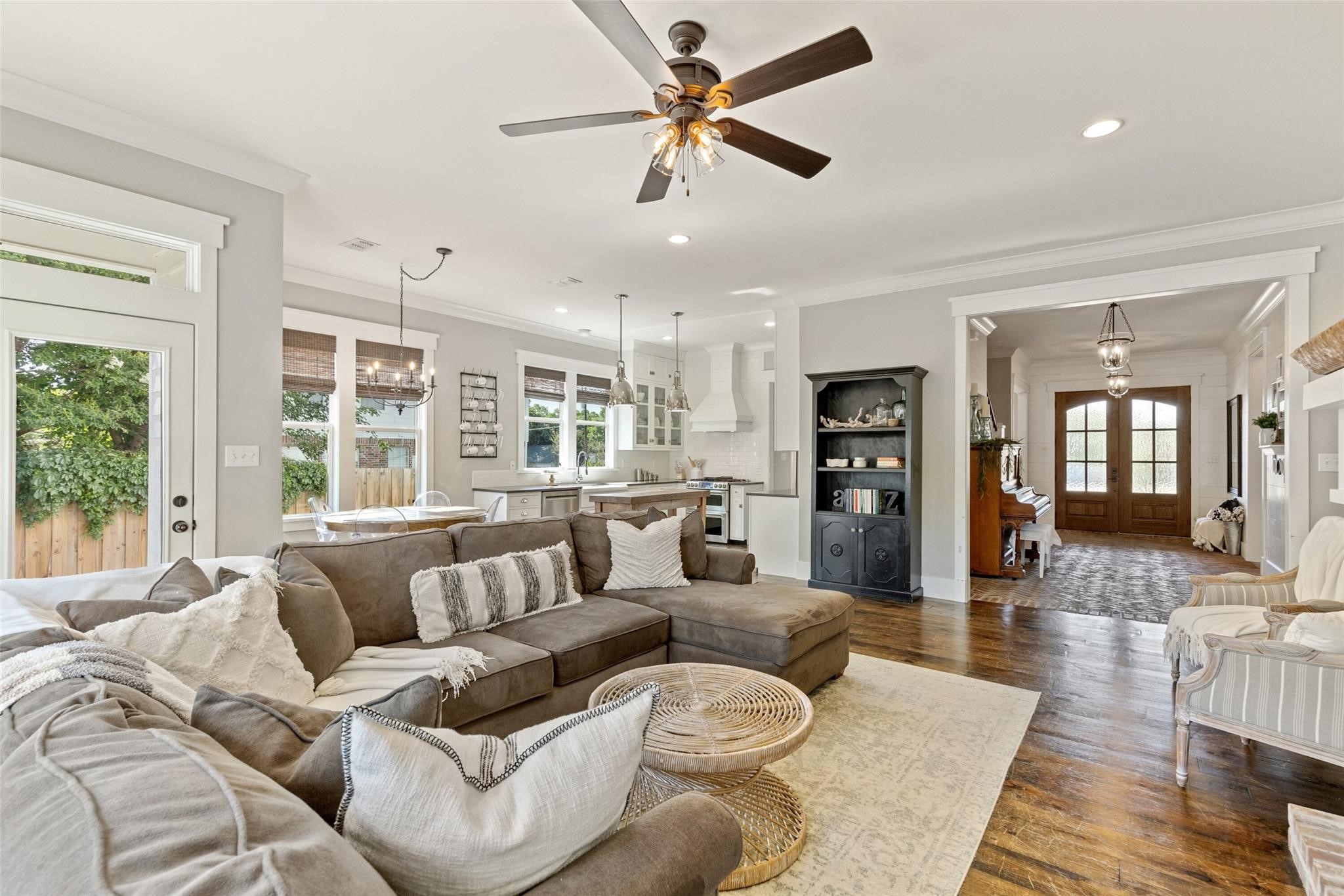 1109 E Oakdale Road Irving TX 75060