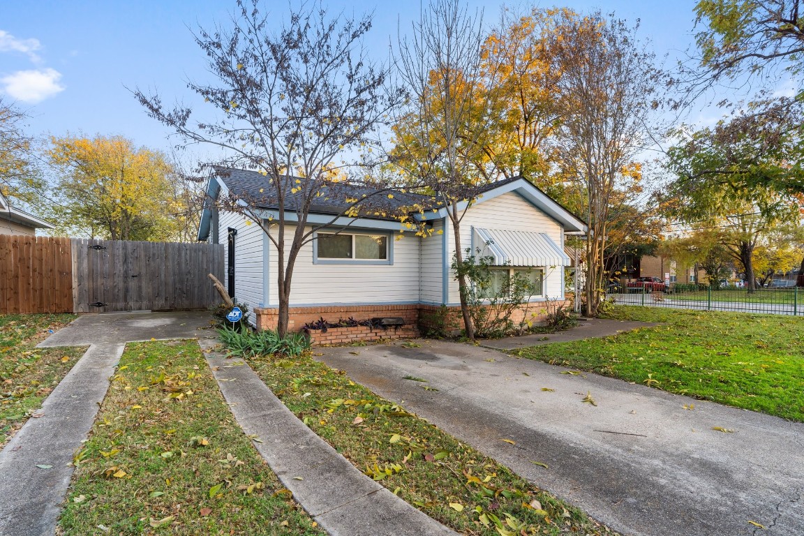 1241 Clarice Street Grand Prairie TX 75051