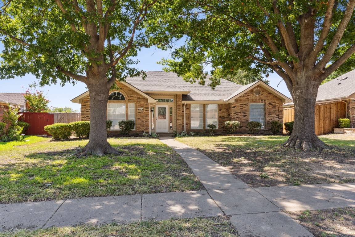 2214 Lancecrest Drive Garland TX 75044