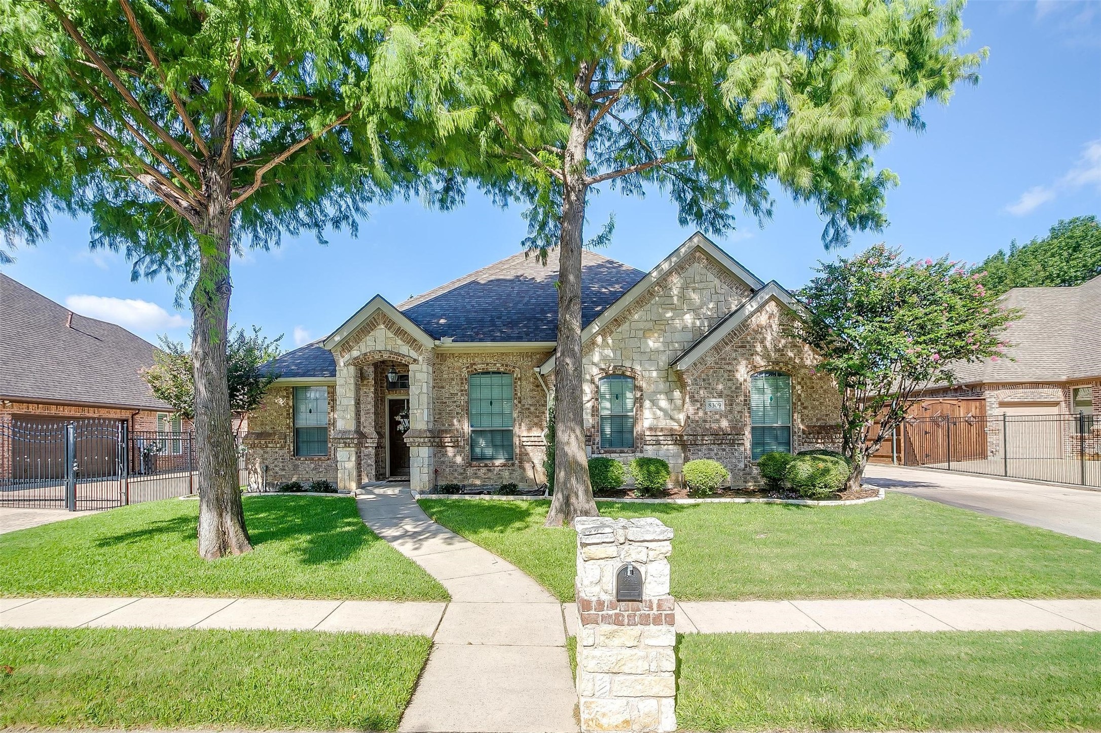 8309 Spence Drive North Richland Hills TX 76182