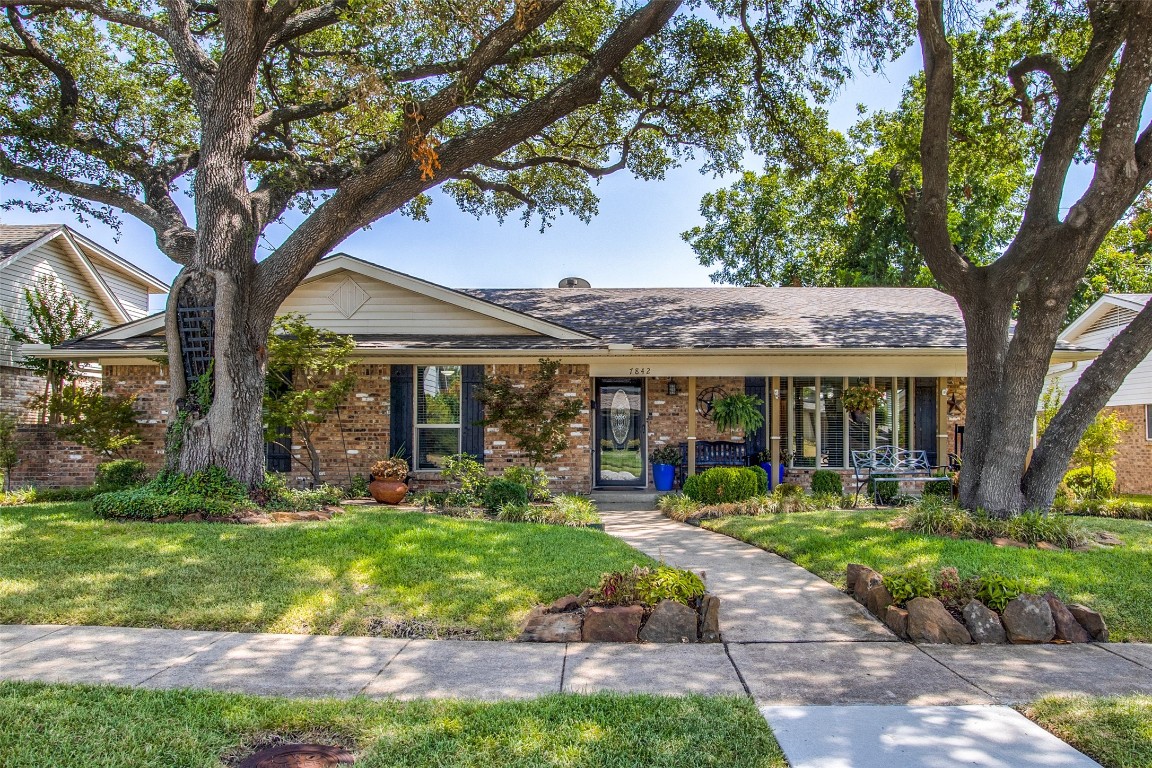 7842 El Pensador Drive Dallas TX 75248