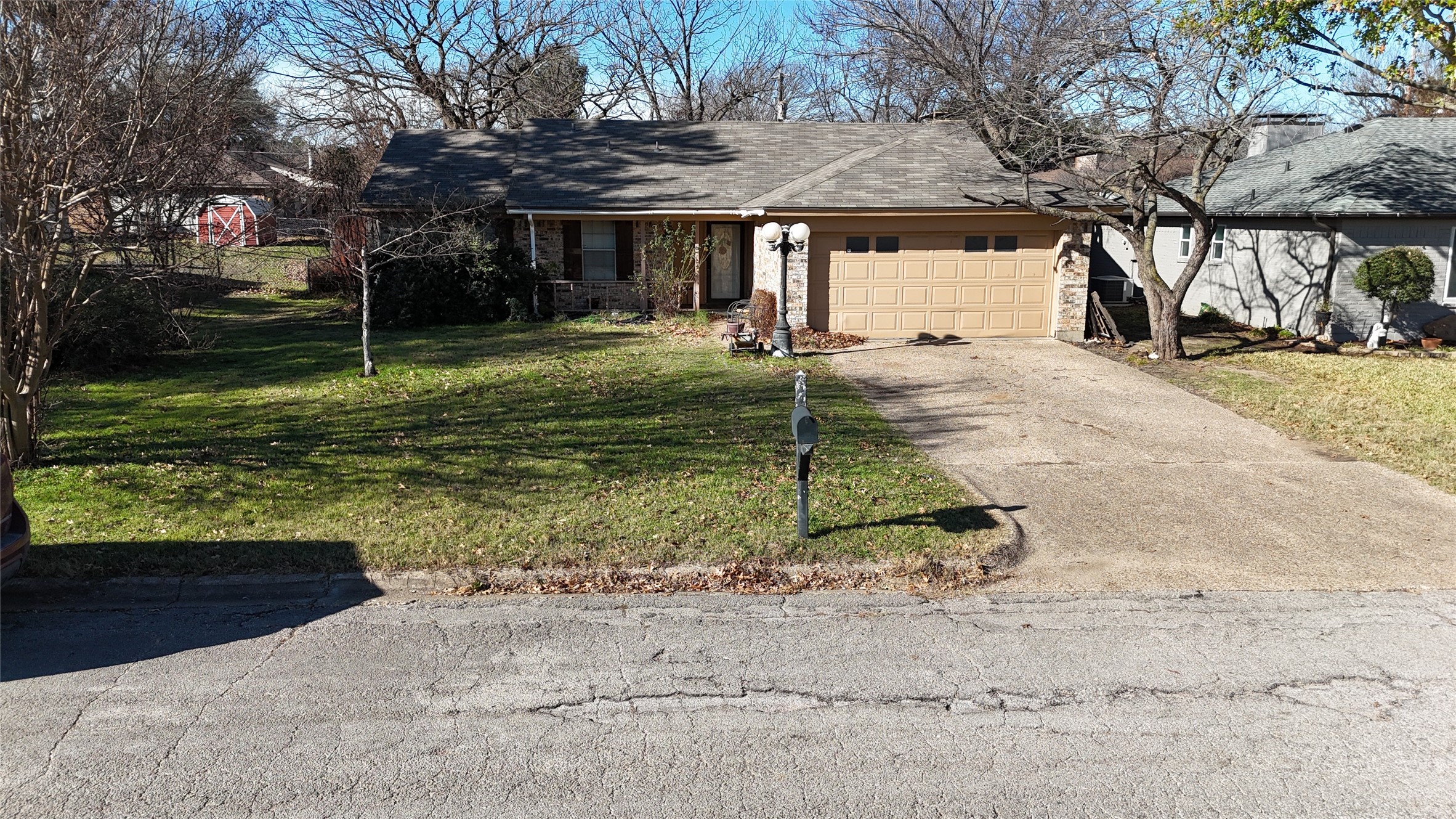 1605 Woodside Lane E Cleburne TX 76033