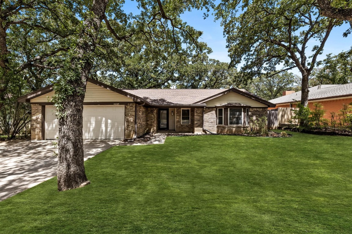 2203 Bainwood Trail Arlington TX 76015