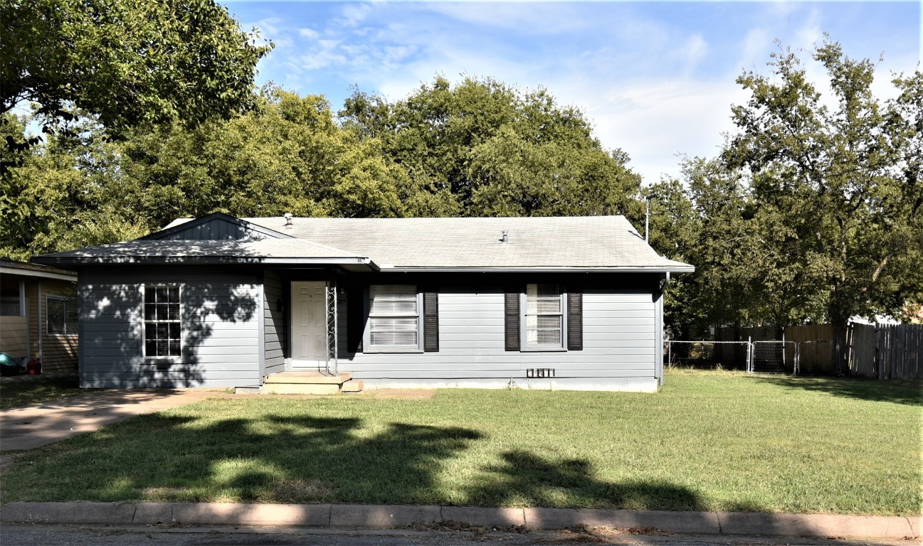 209 N Colbert Avenue Sherman TX 75090
