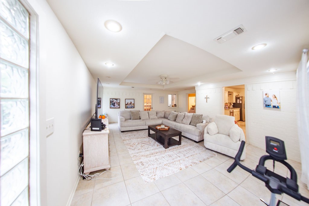 3320 E Houston Street Paris TX 75460