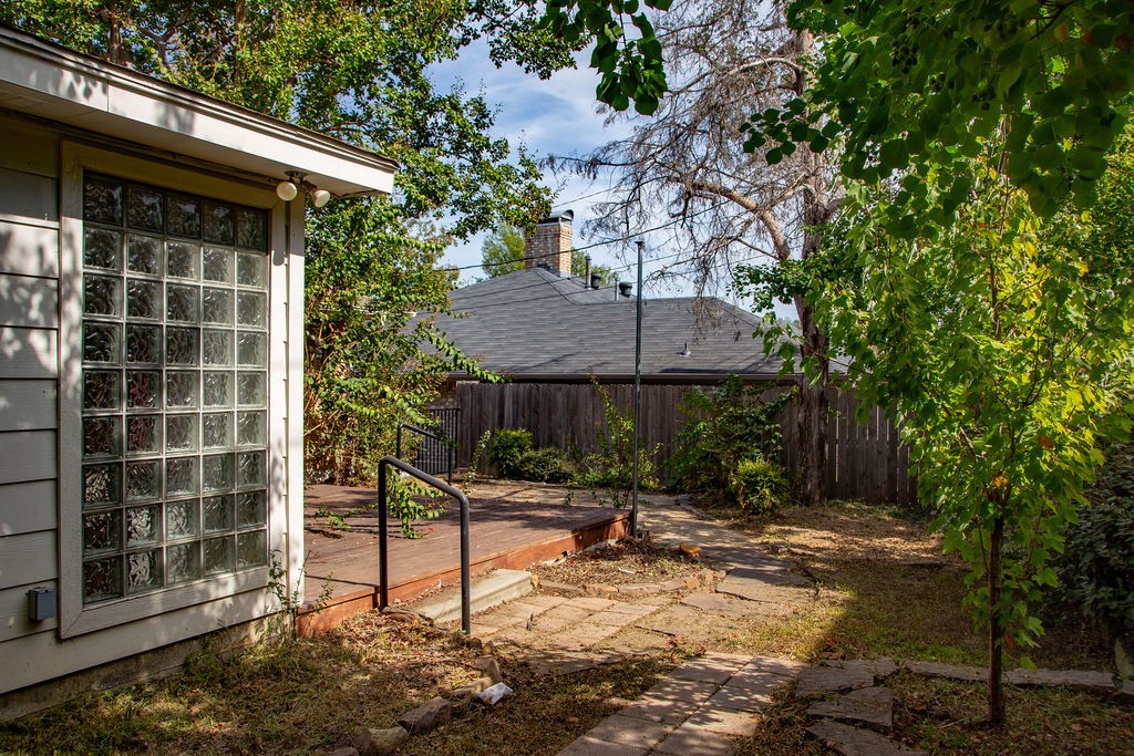 3320 E Houston Street Paris TX 75460