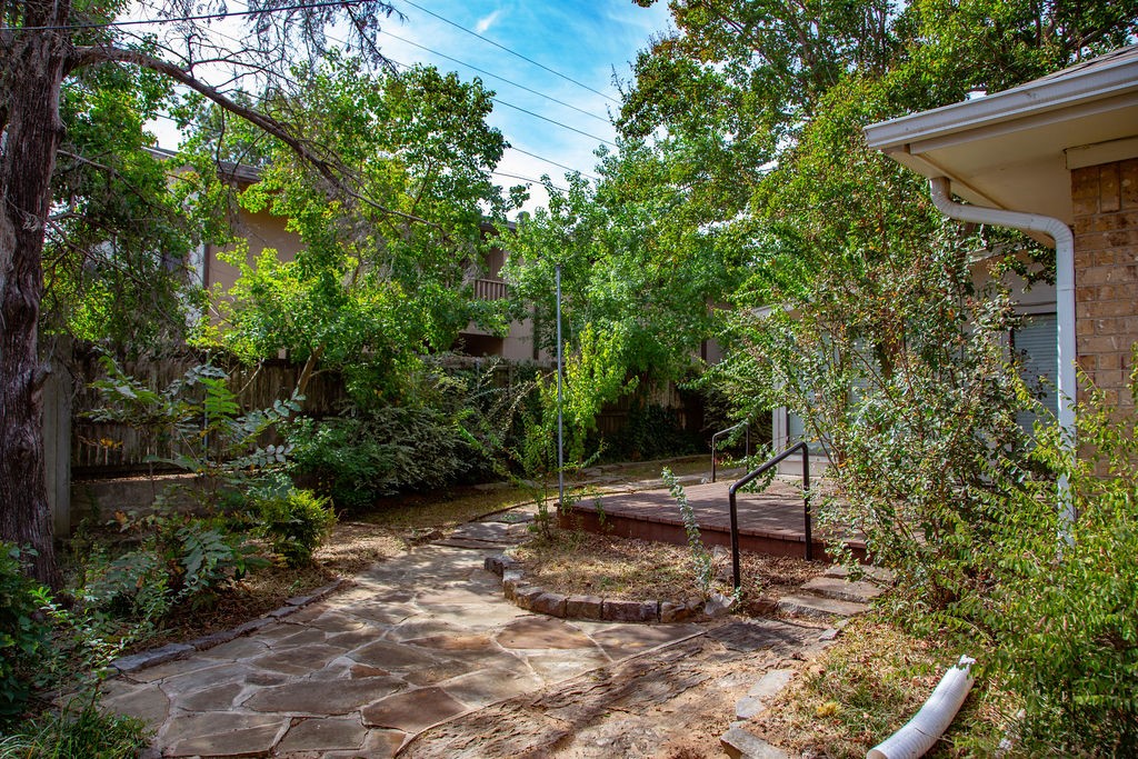 3320 E Houston Street Paris TX 75460
