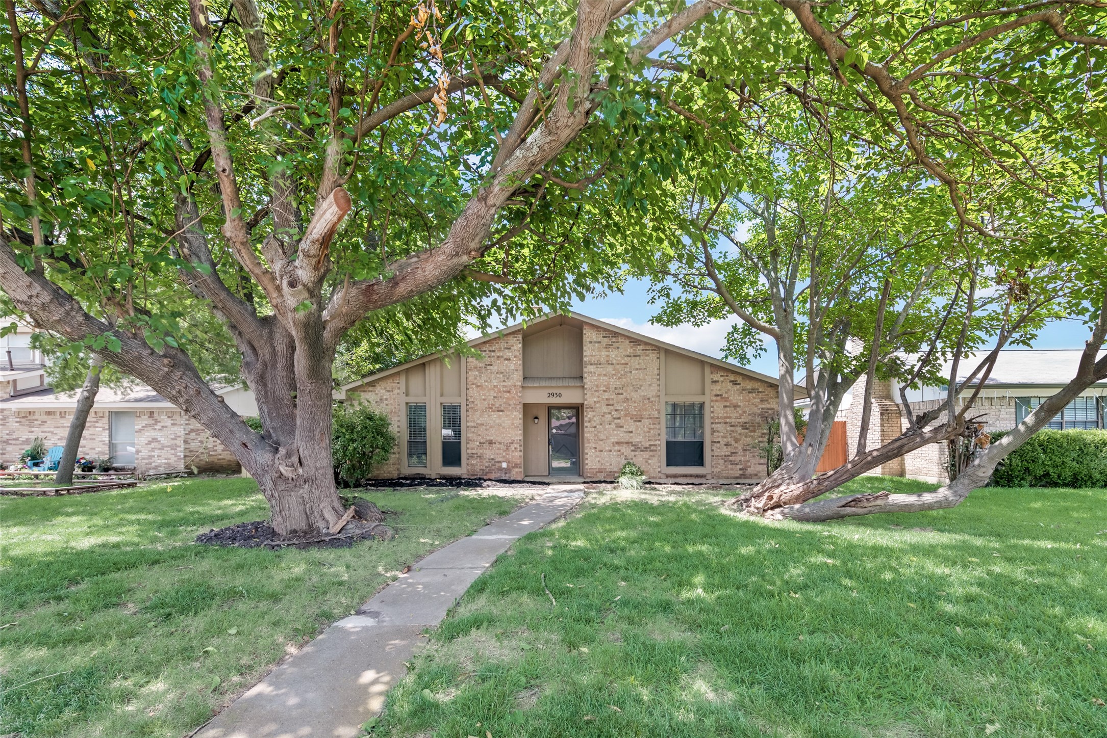 2930 Meadow Park Drive Garland TX 75040