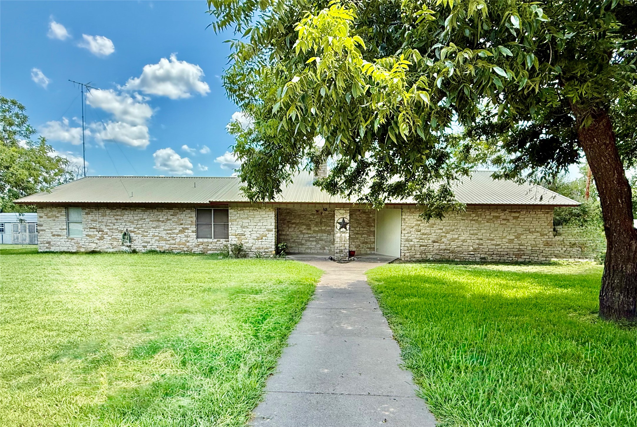 204 Park Hill Drive Hamilton TX 76531