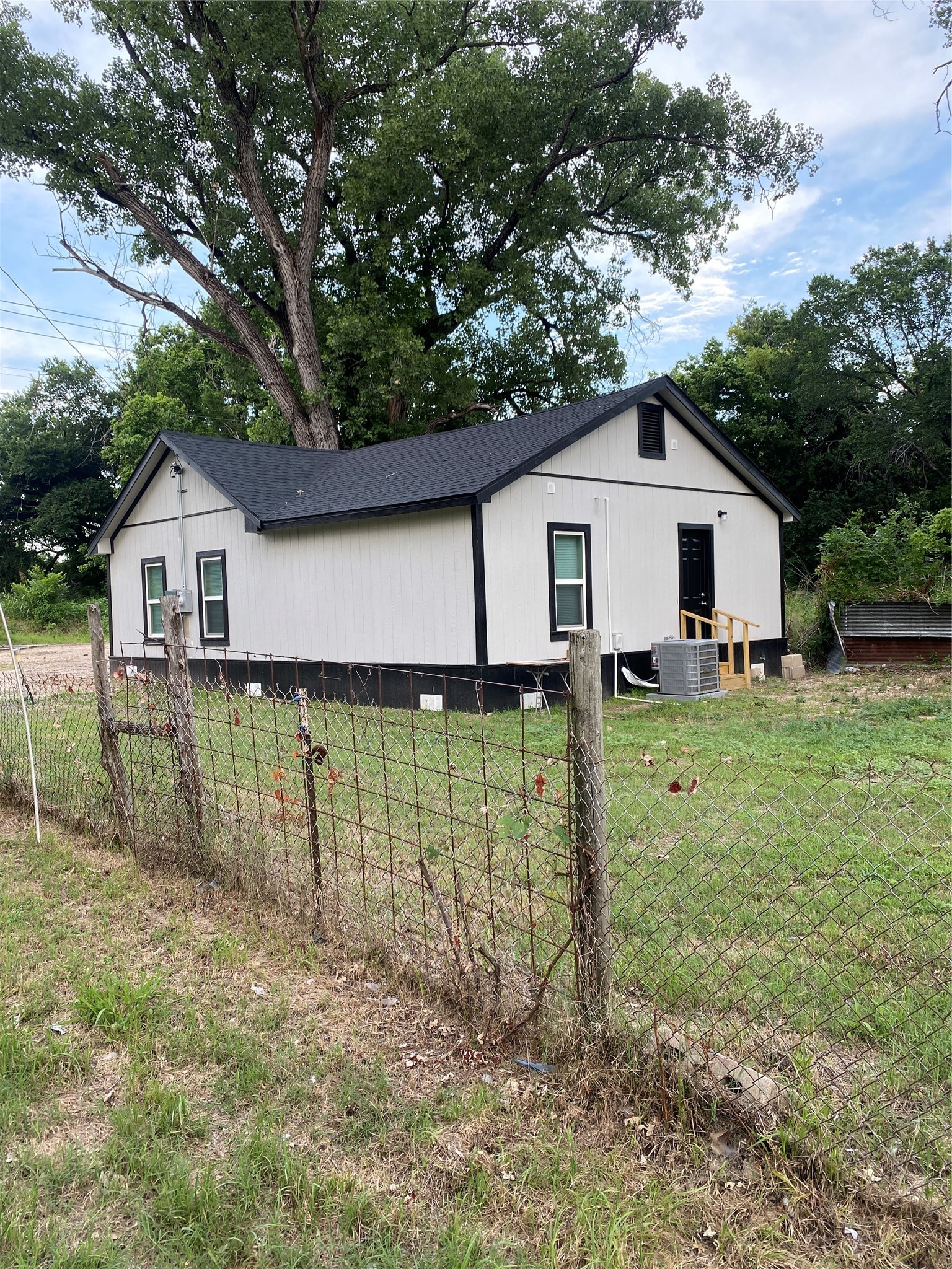 324 Hogan Lane Bellmead TX 76705