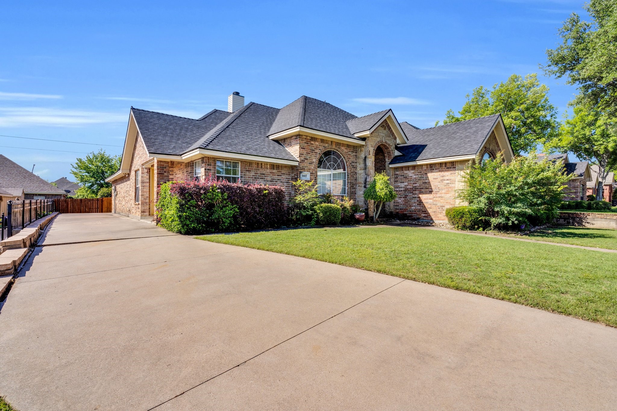 1607 W Westhill Drive Cleburne TX 76033