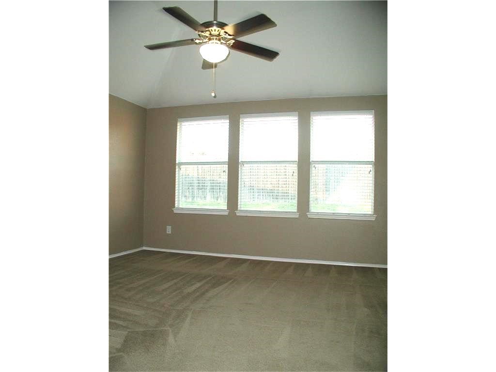 909 Starling Lane Aubrey TX 76227