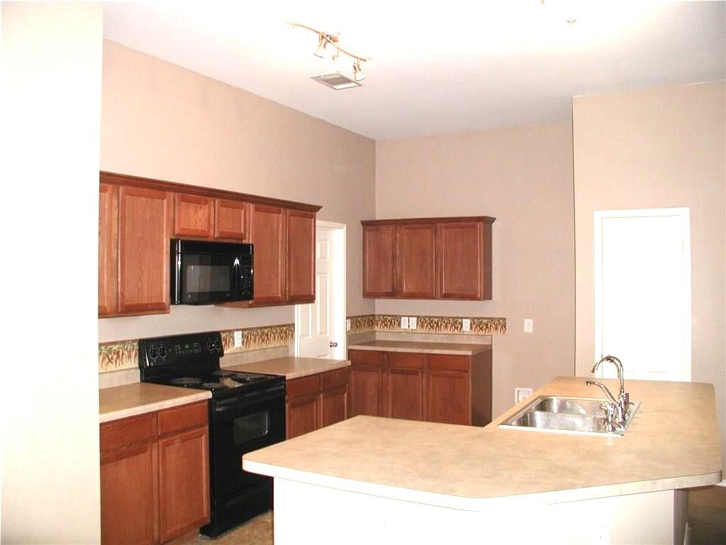 909 Starling Lane Aubrey TX 76227