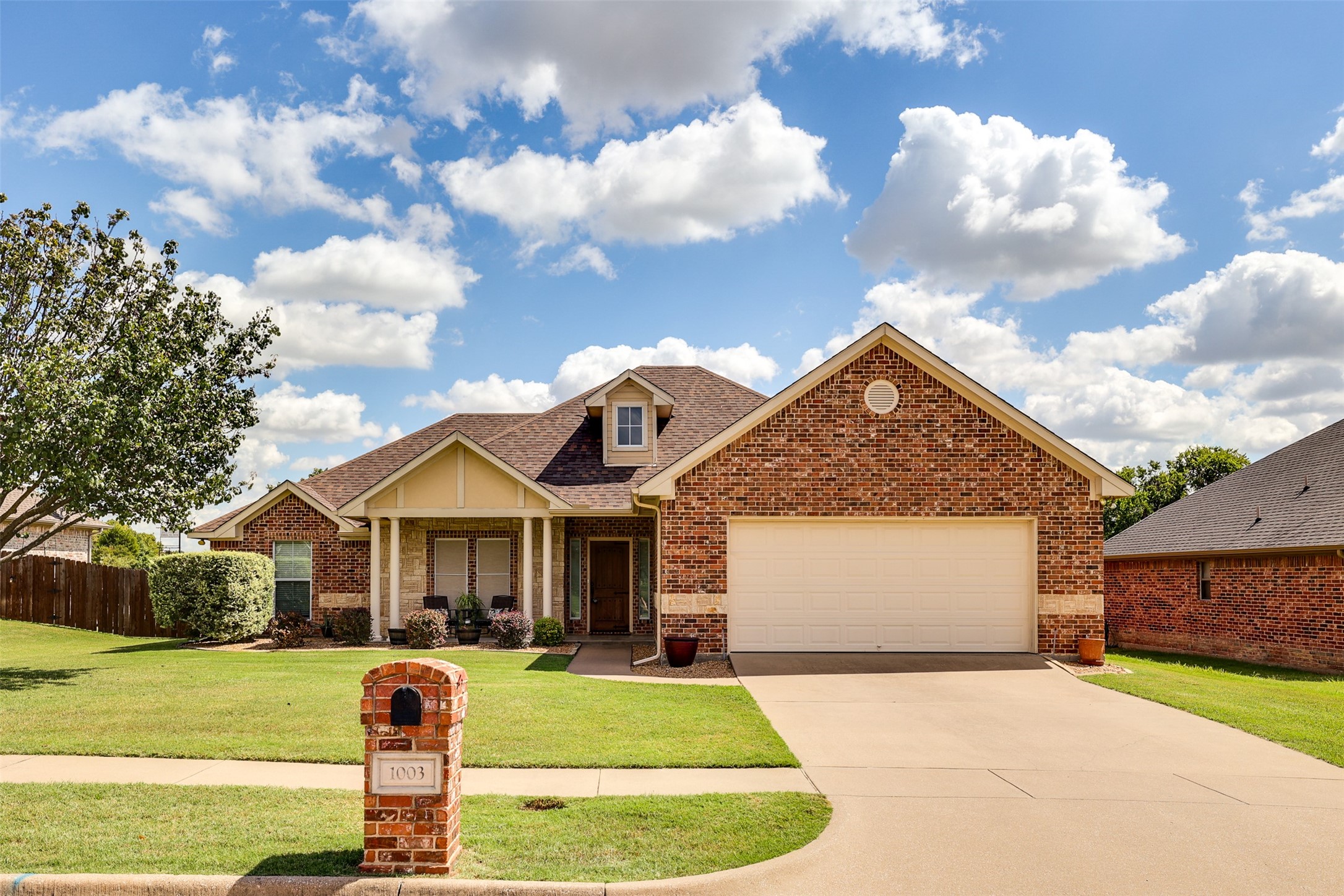 1003 Louise Lane Ennis TX 75119