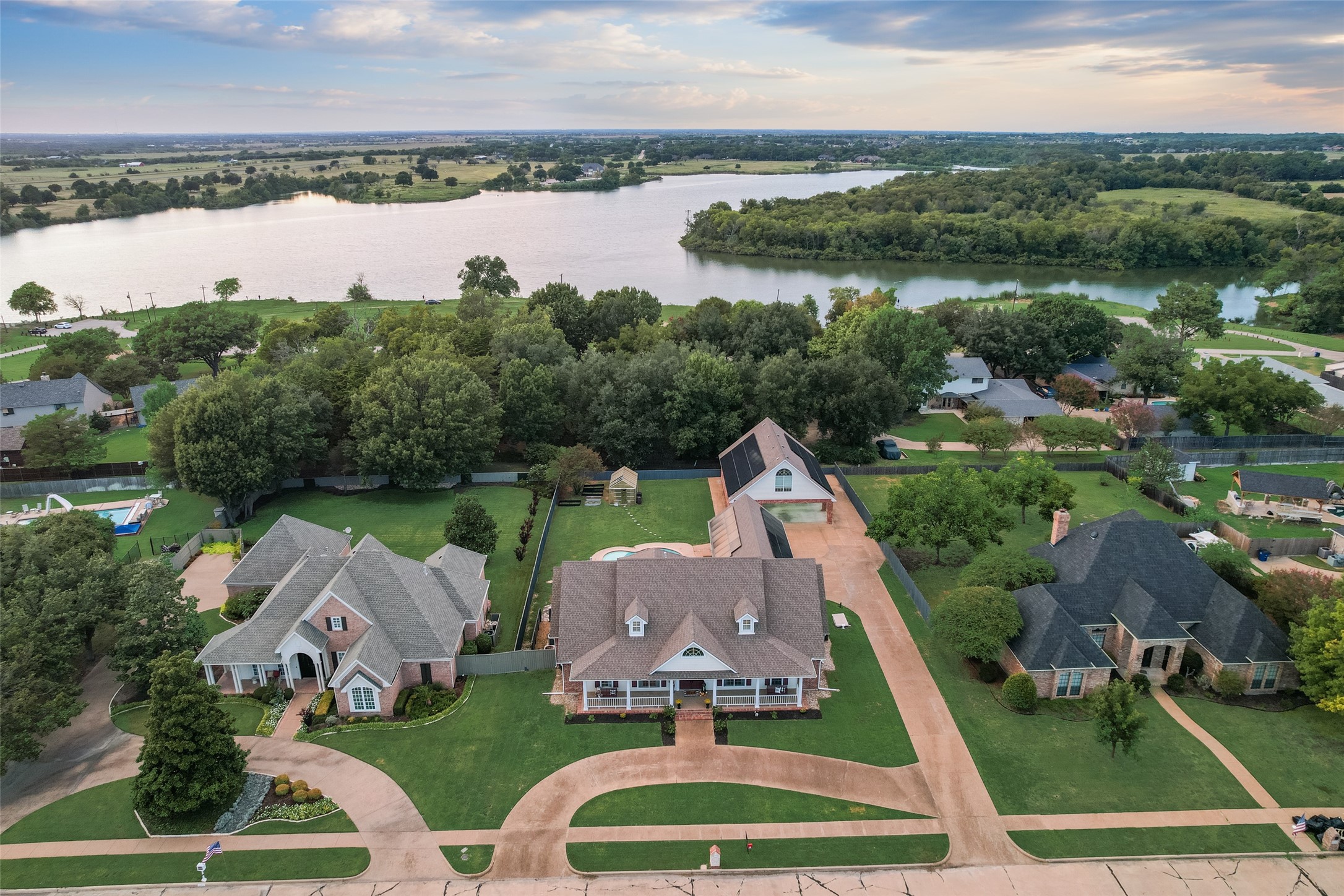 2100 Lakeridge Circle Ennis TX 75119