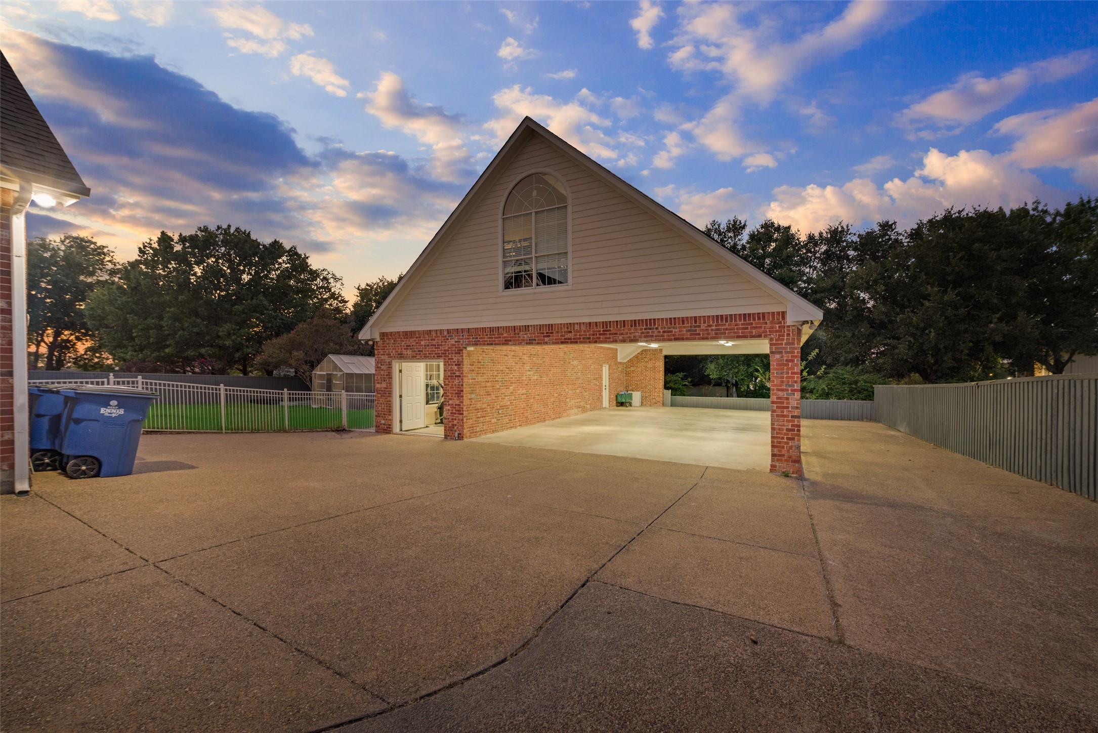 2100 Lakeridge Circle Ennis TX 75119