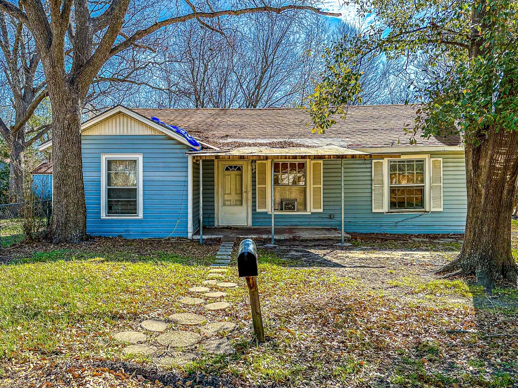 1629 W 10th Avenue Corsicana TX 75110