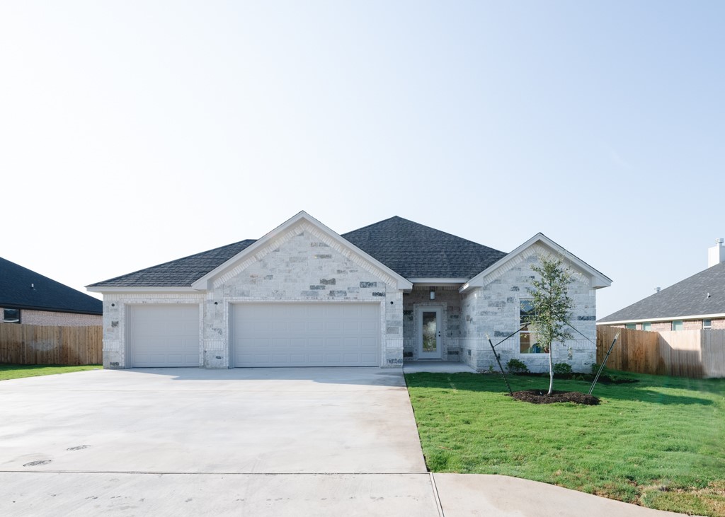 816 Secretariat Drive Hewitt TX 76643
