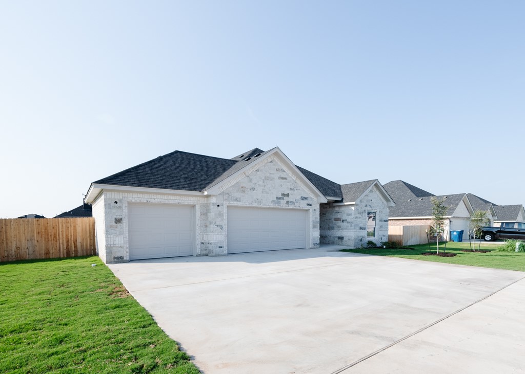 816 Secretariat Drive Hewitt TX 76643