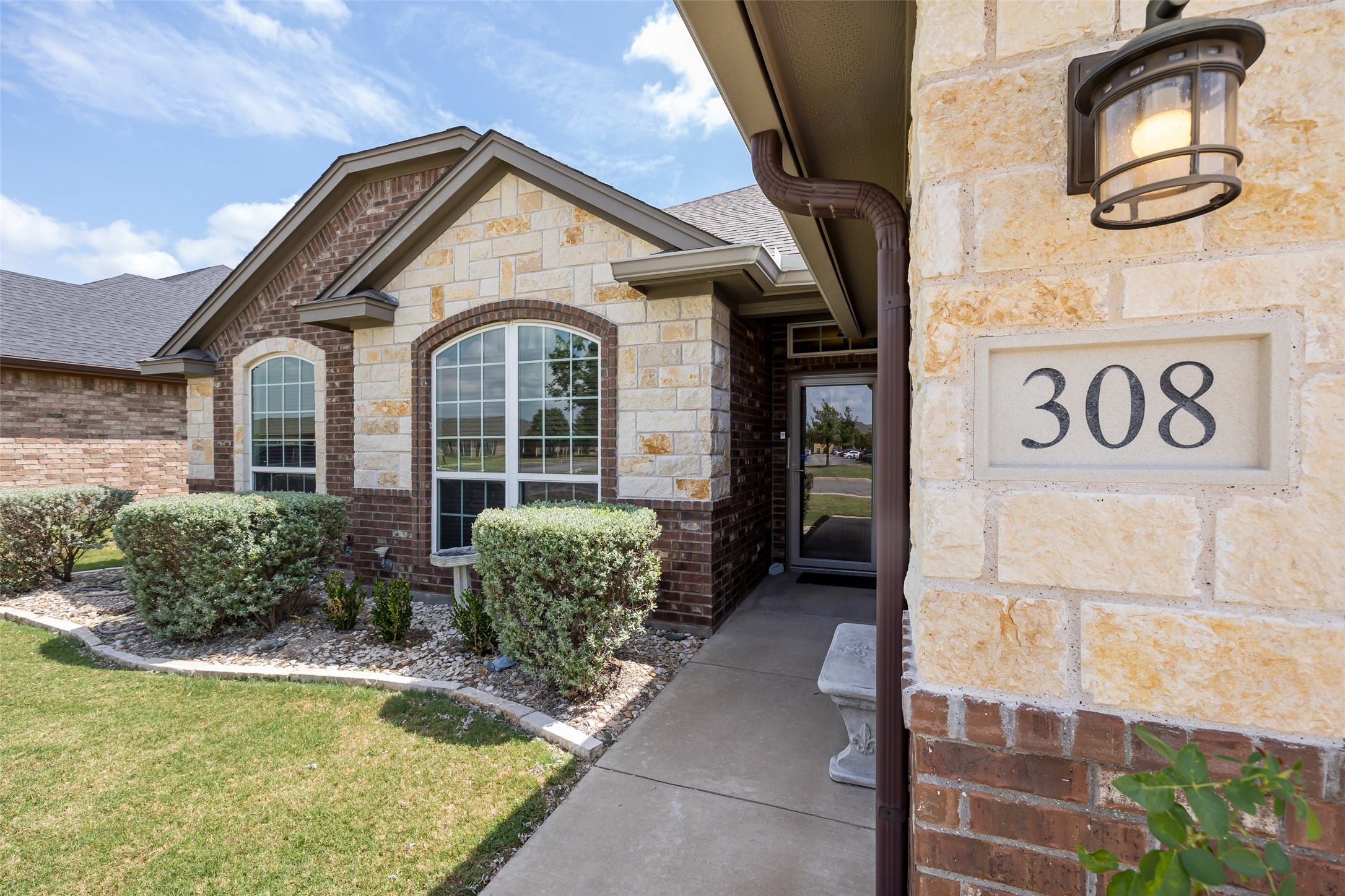 308 N Hyde Park Boulevard Cleburne TX 76033