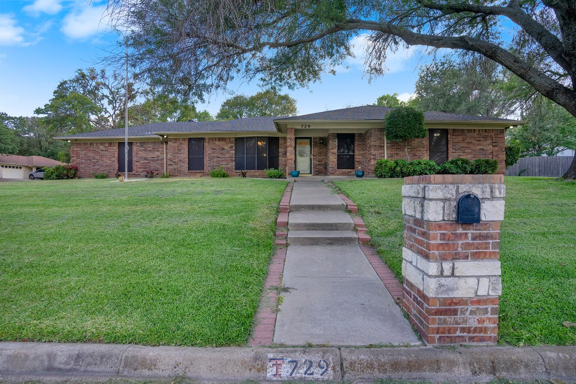 729 NW Lorna Street Burleson TX 76028