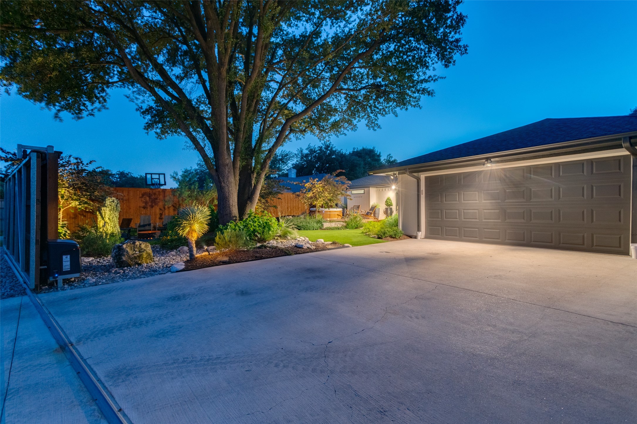 16046 Longvista Drive Dallas TX 75248