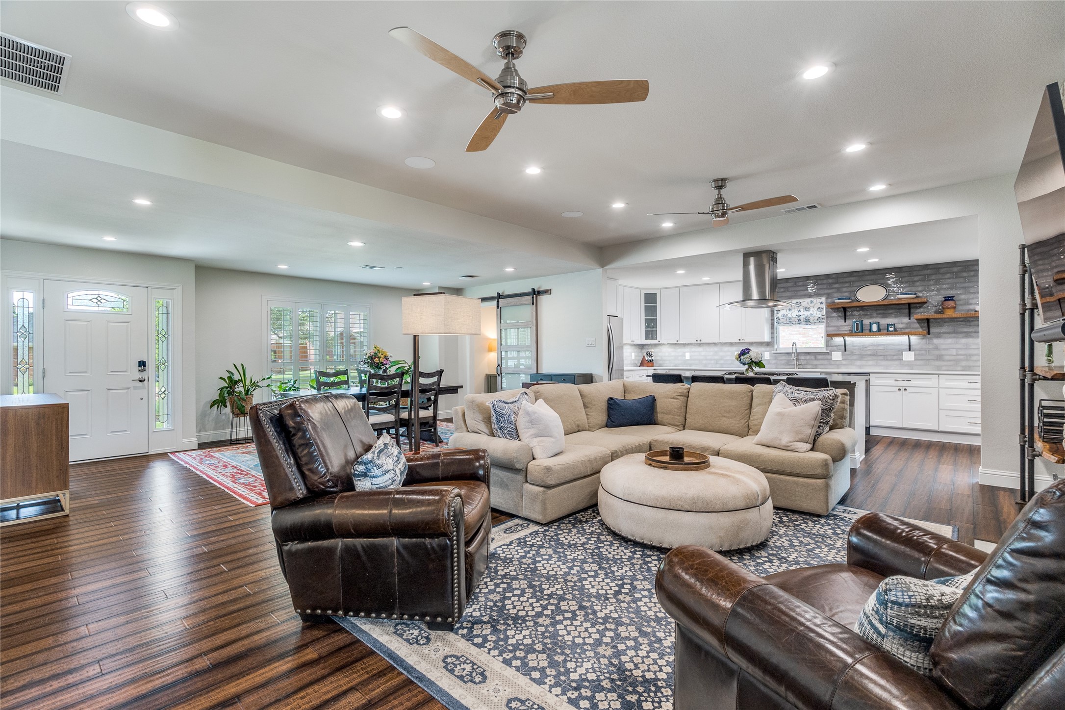 16046 Longvista Drive Dallas TX 75248