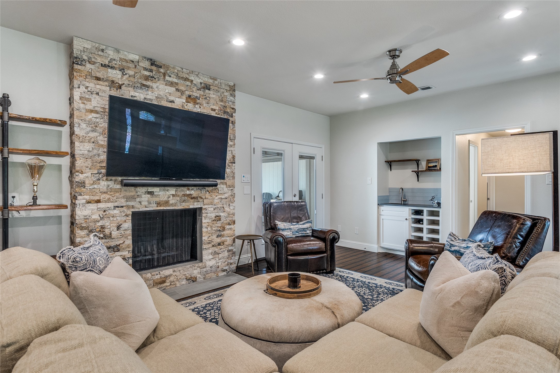16046 Longvista Drive Dallas TX 75248