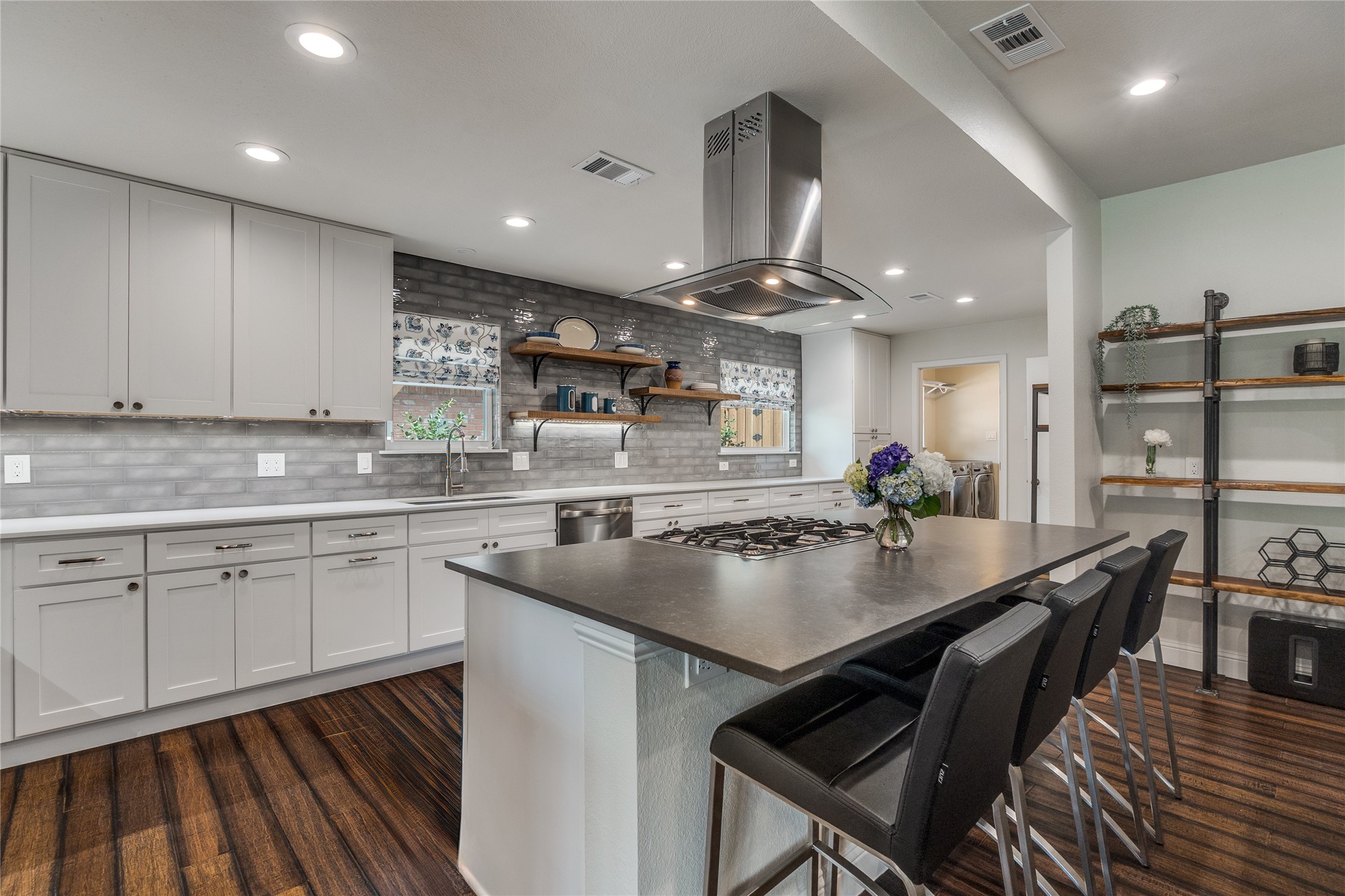 16046 Longvista Drive Dallas TX 75248