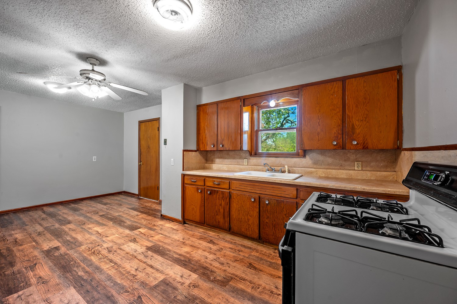 2615 W Johnson Street Denison TX 75020