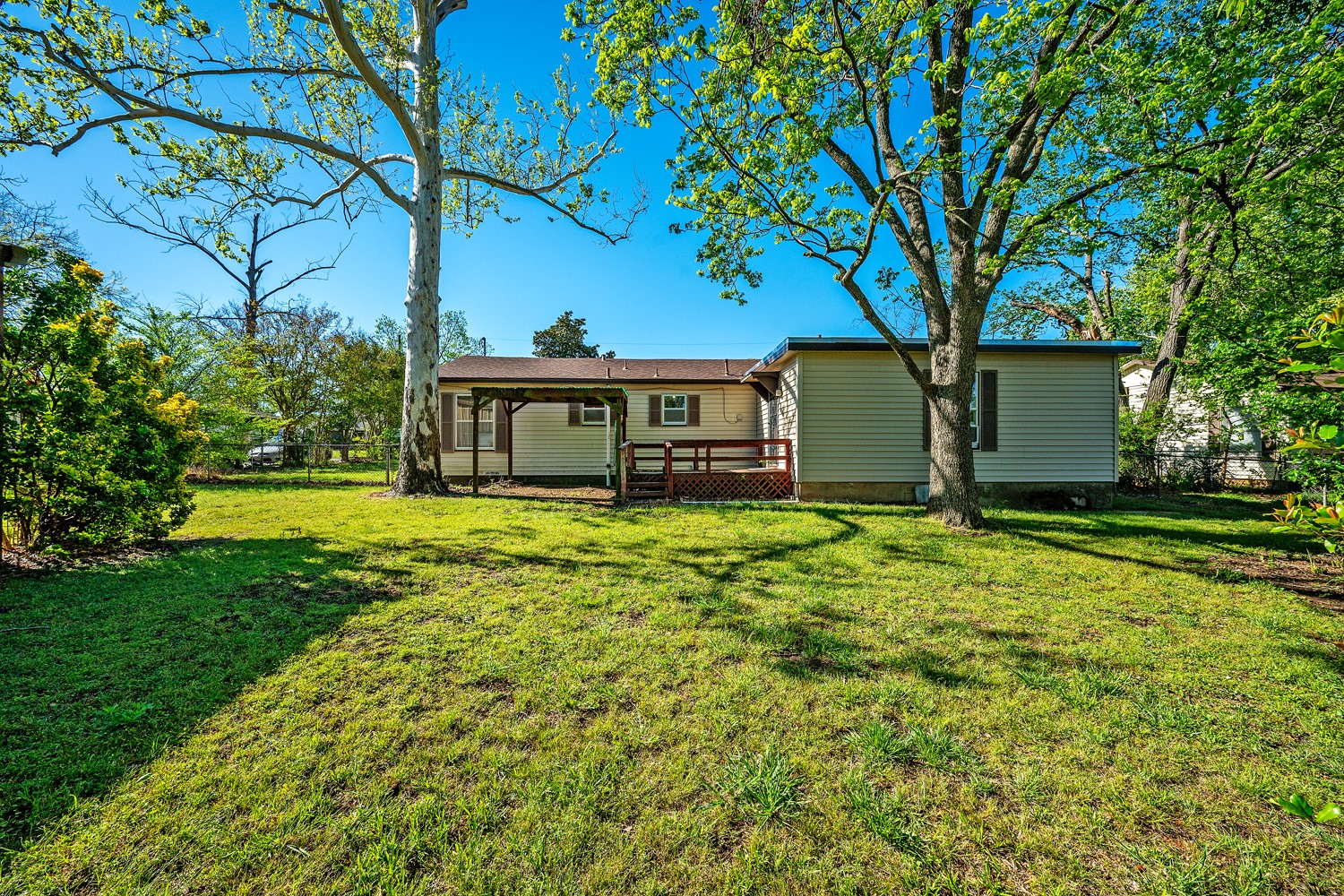 2615 W Johnson Street Denison TX 75020