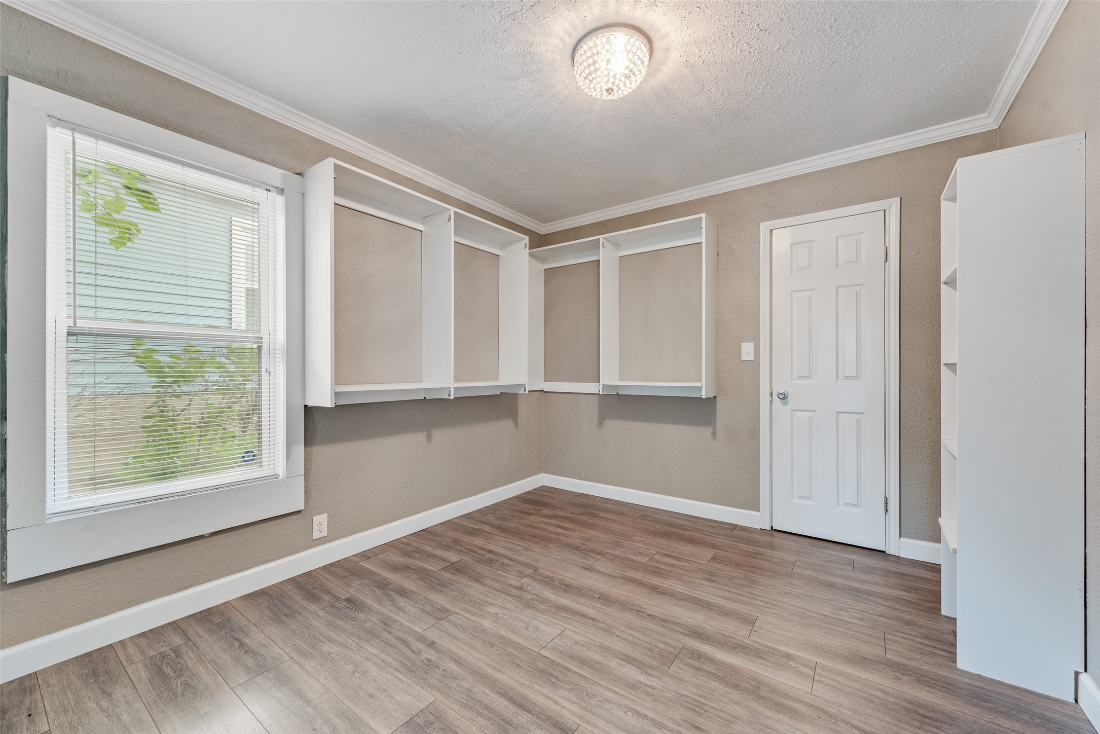 4913 Calmont Avenue Fort Worth TX 76107