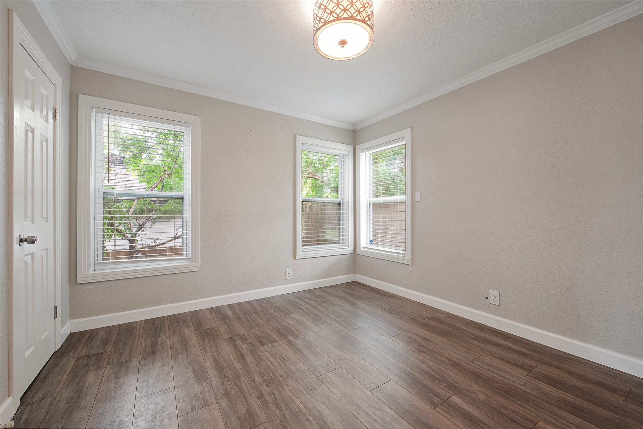 4913 Calmont Avenue Fort Worth TX 76107