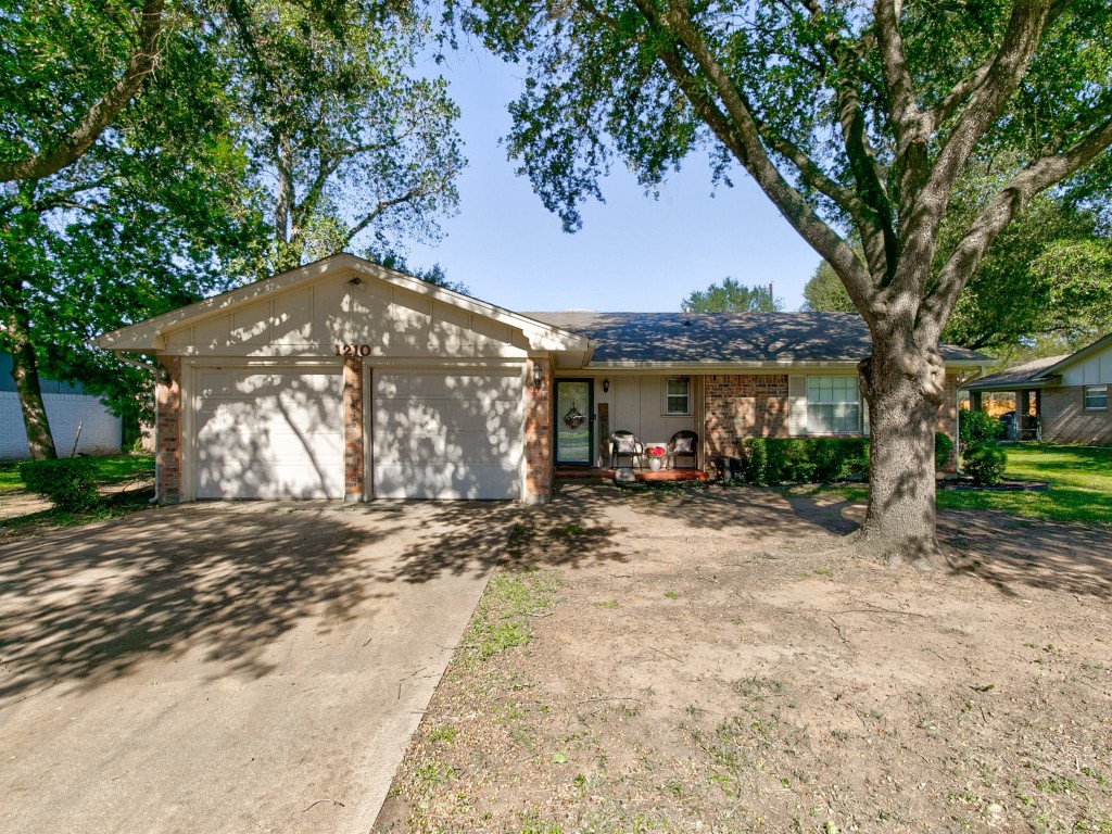 1210 Bradley Drive Cleburne TX 76033