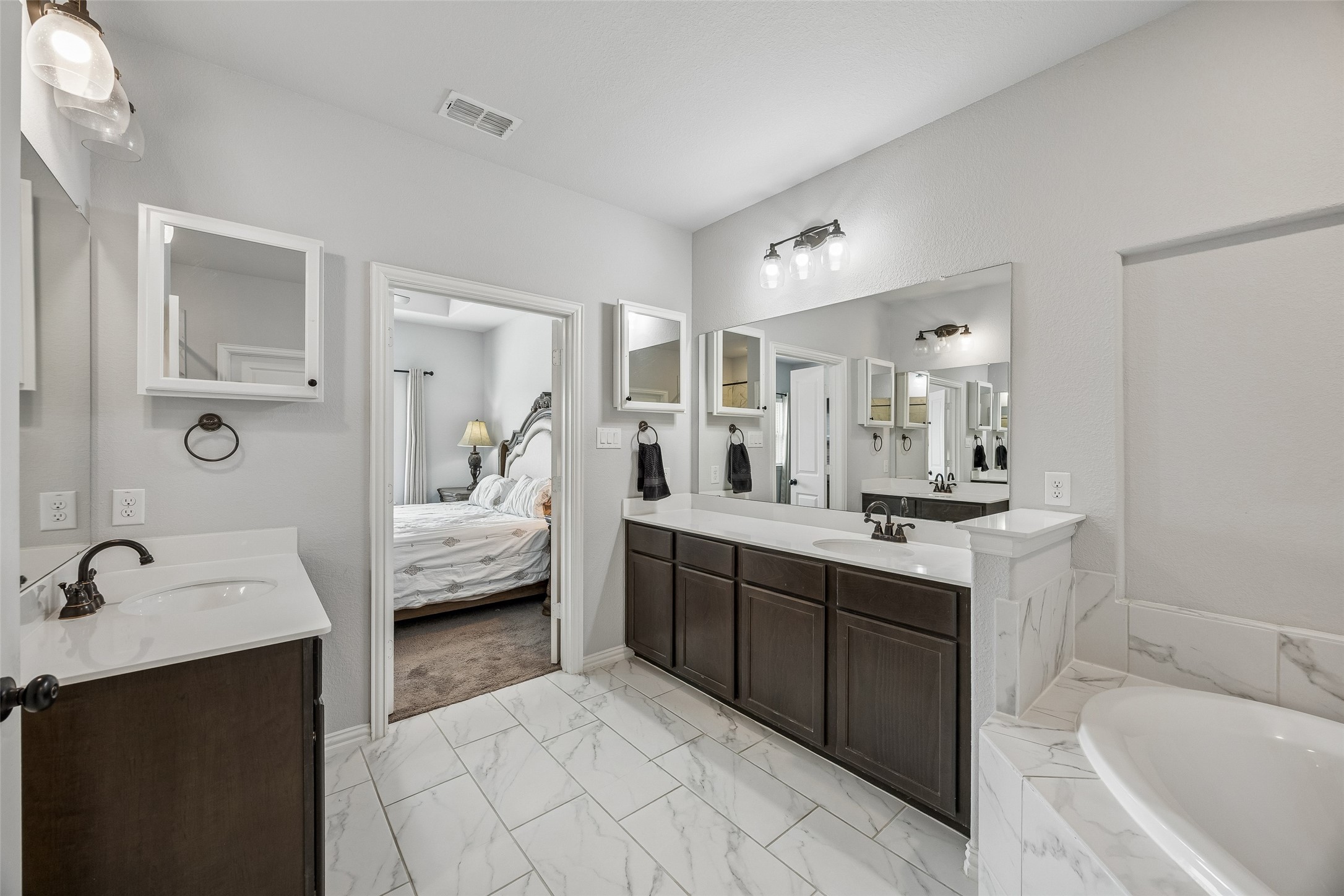 2533 Westbank Trail Garland TX 75042