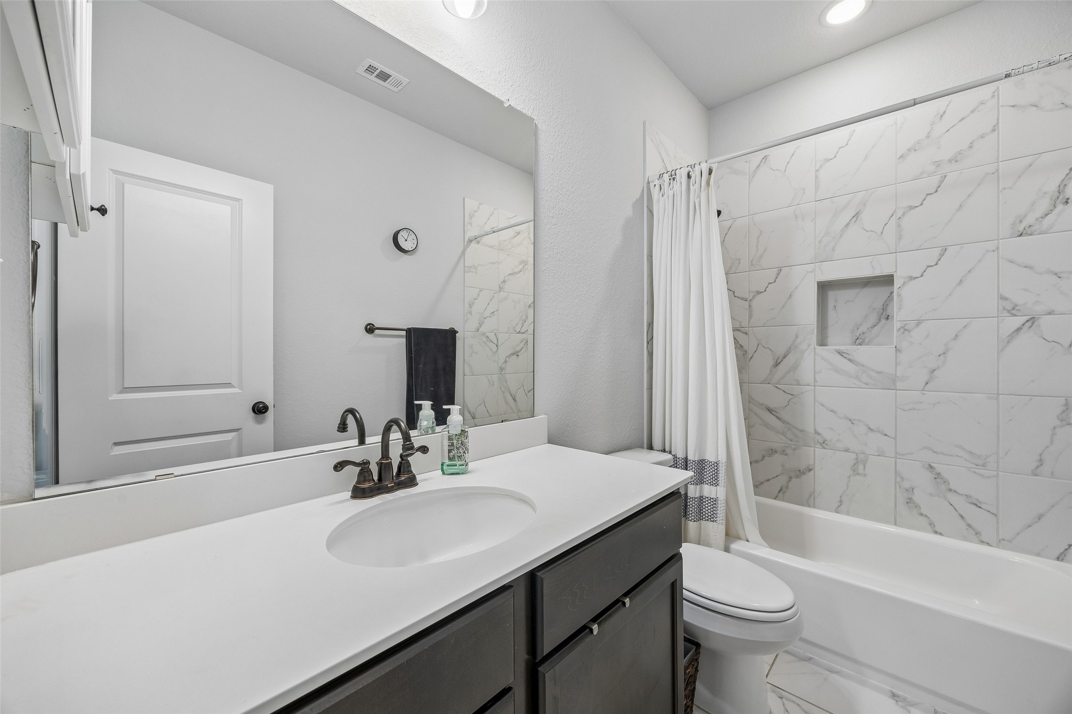 2533 Westbank Trail Garland TX 75042