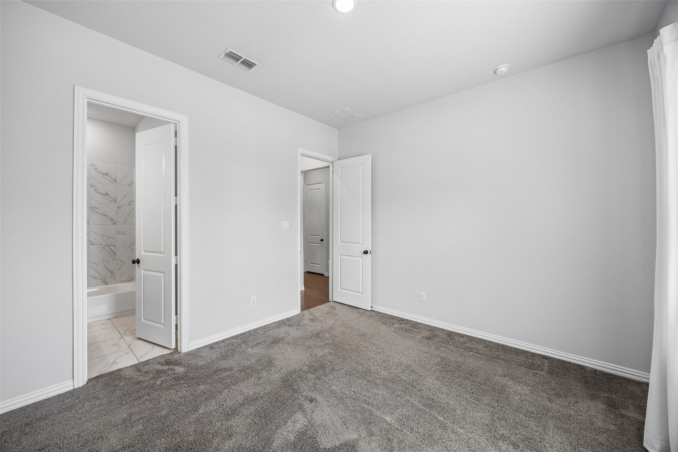 2533 Westbank Trail Garland TX 75042