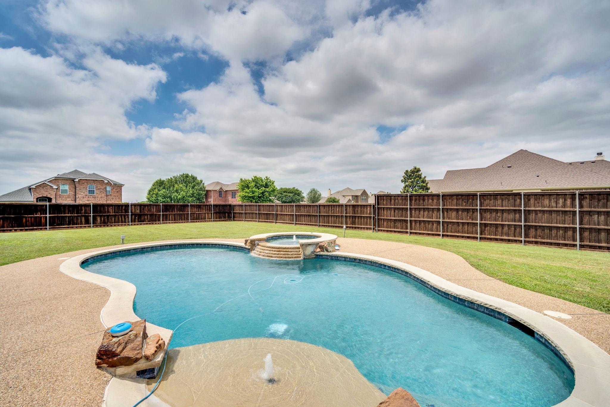 8611 Mattie Lane Waxahachie TX 75167