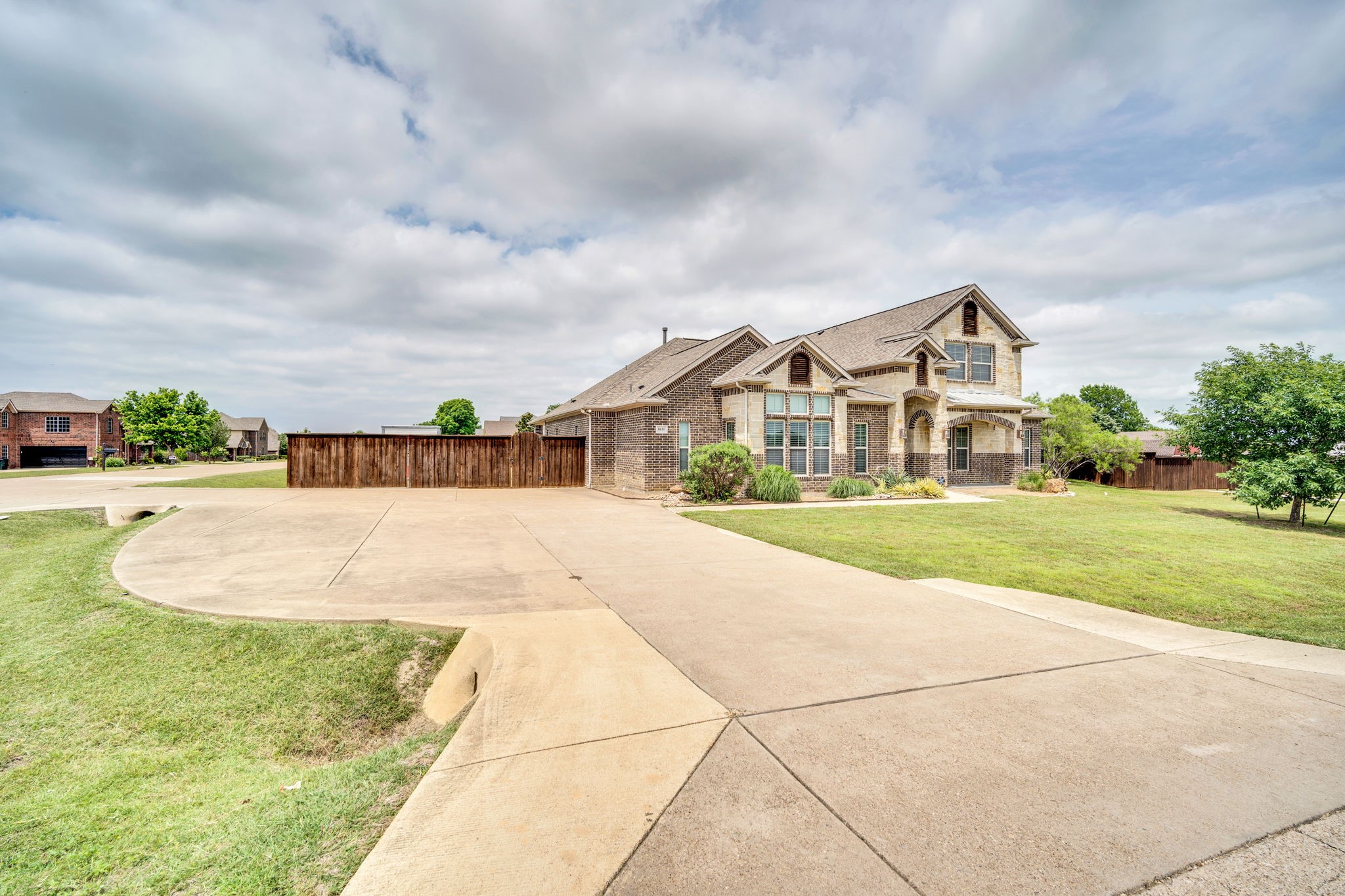 8611 Mattie Lane Waxahachie TX 75167