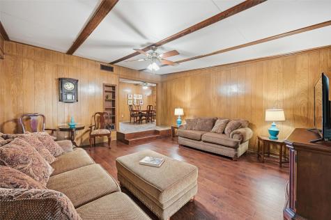 620 W College Street Grapevine TX 76051
