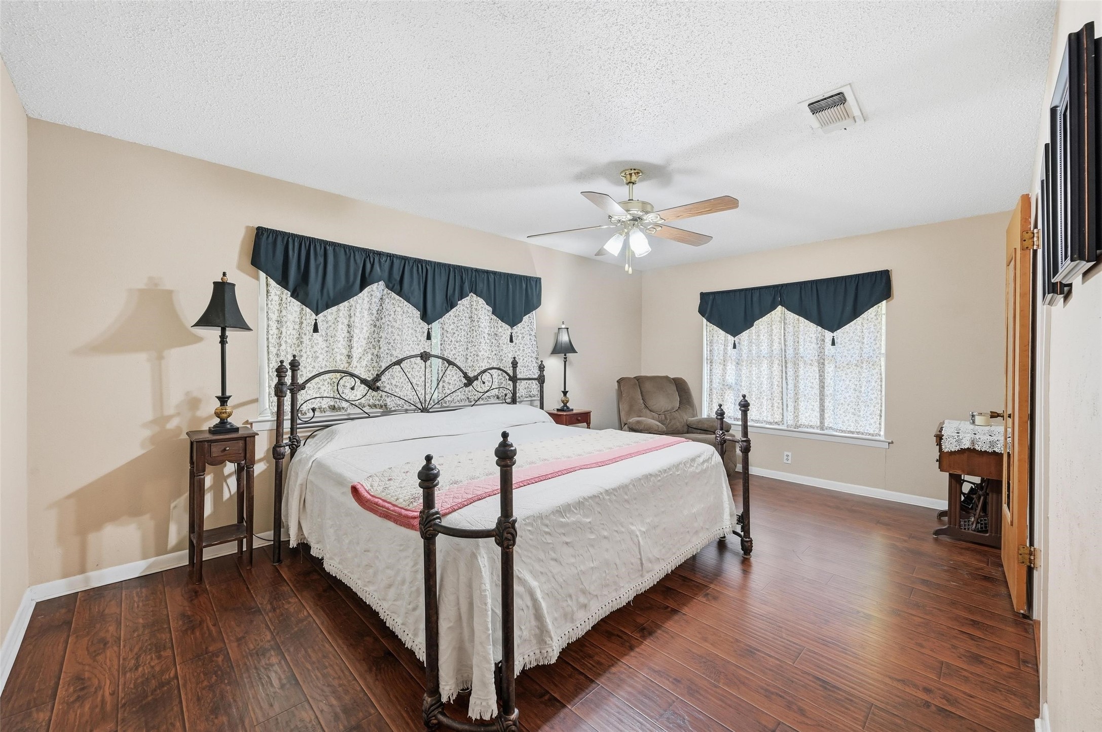 620 W College Street Grapevine TX 76051