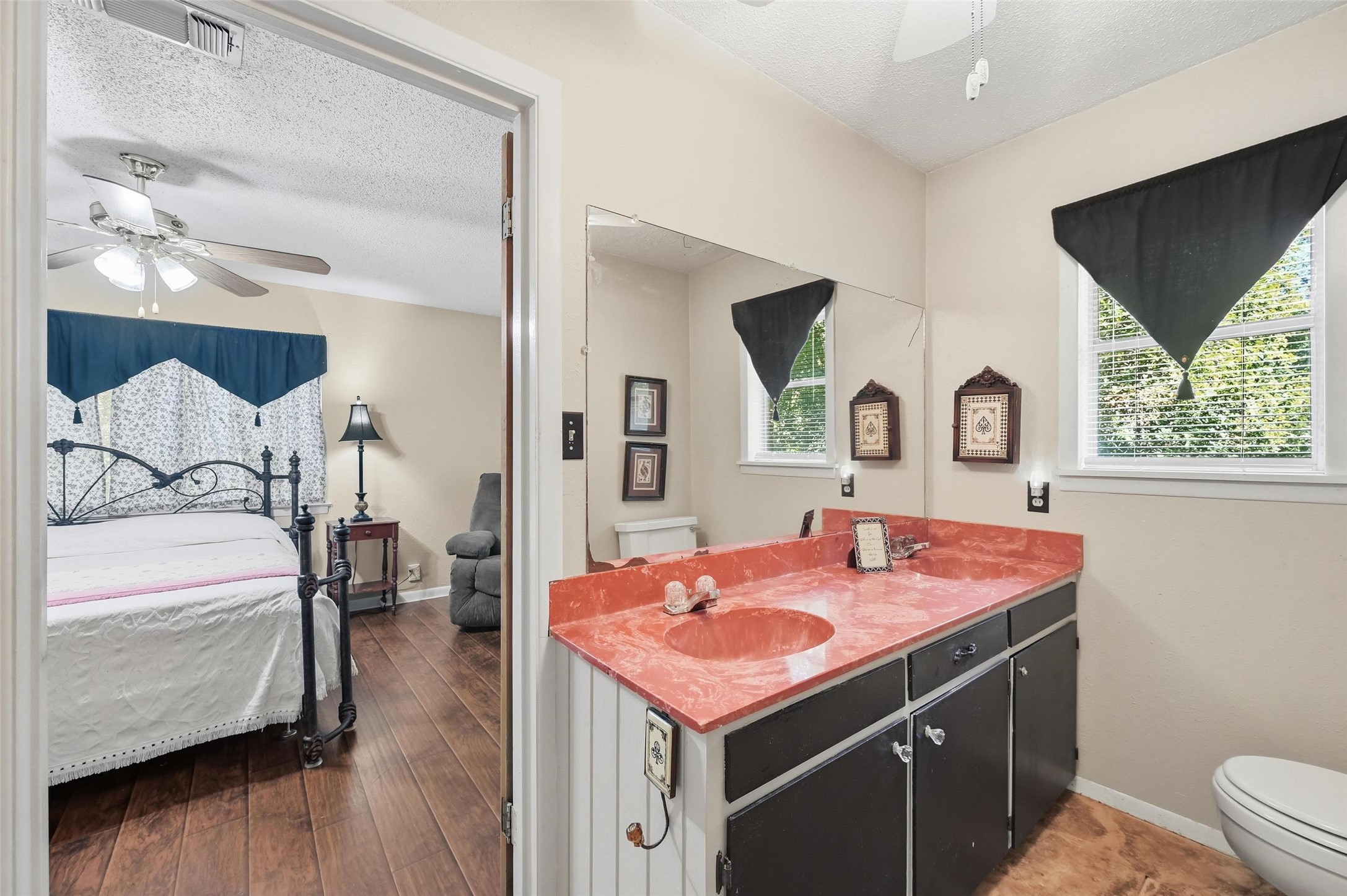 620 W College Street Grapevine TX 76051