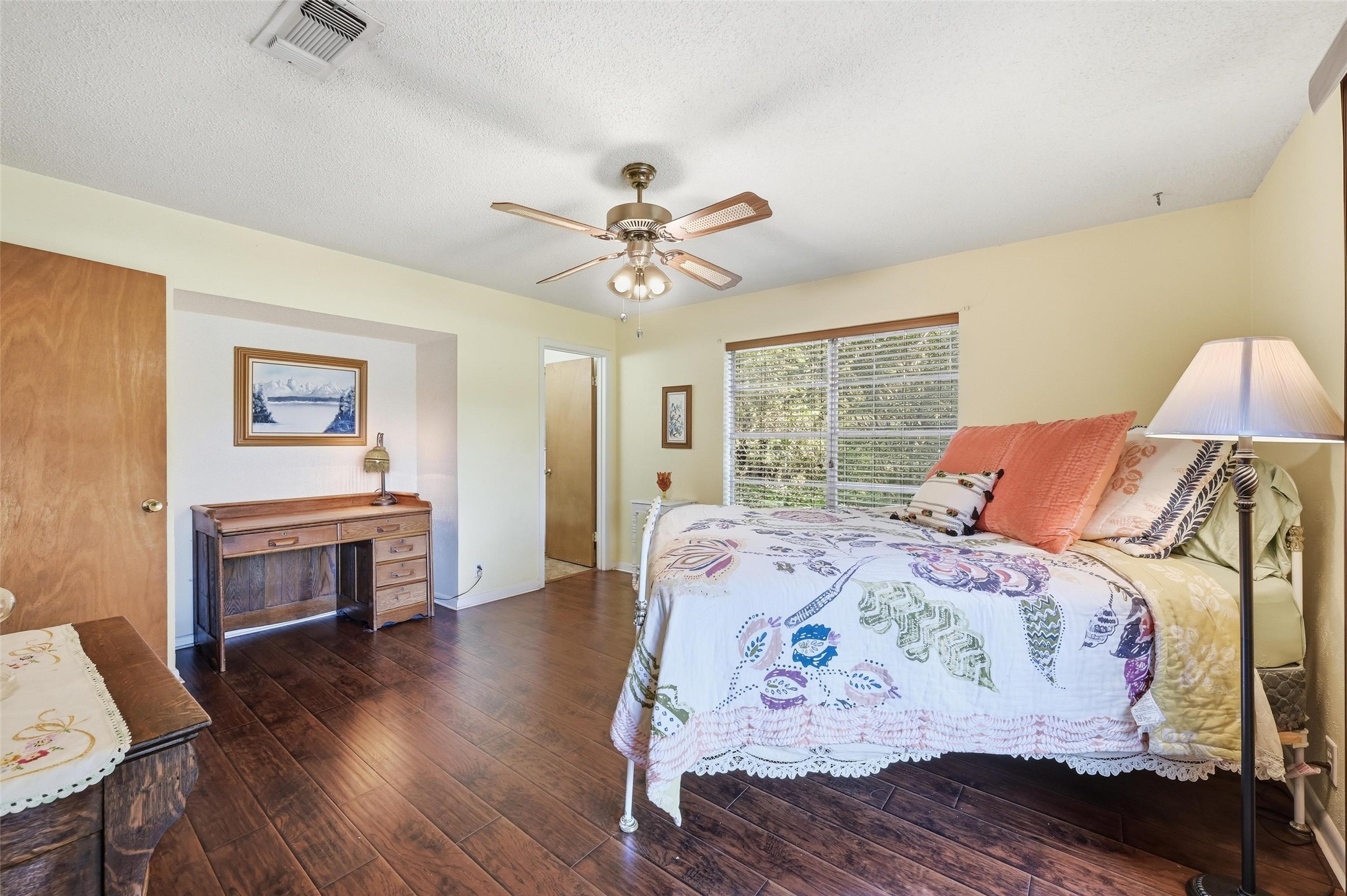 620 W College Street Grapevine TX 76051