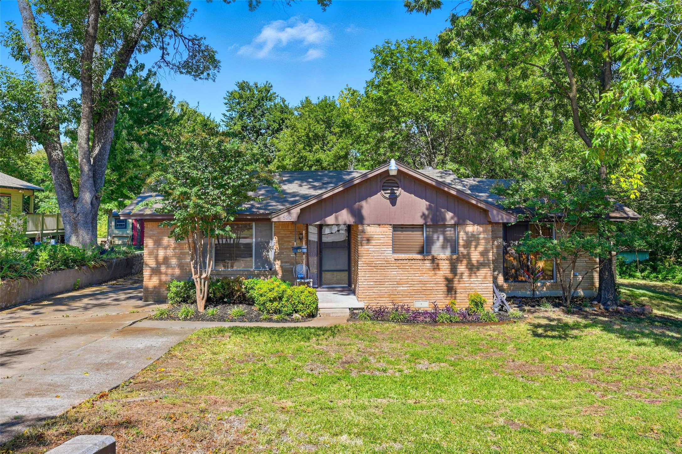 620 W College Street Grapevine TX 76051