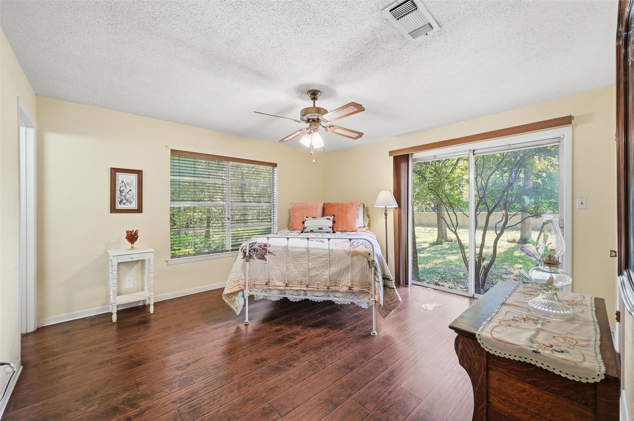 620 W College Street Grapevine TX 76051